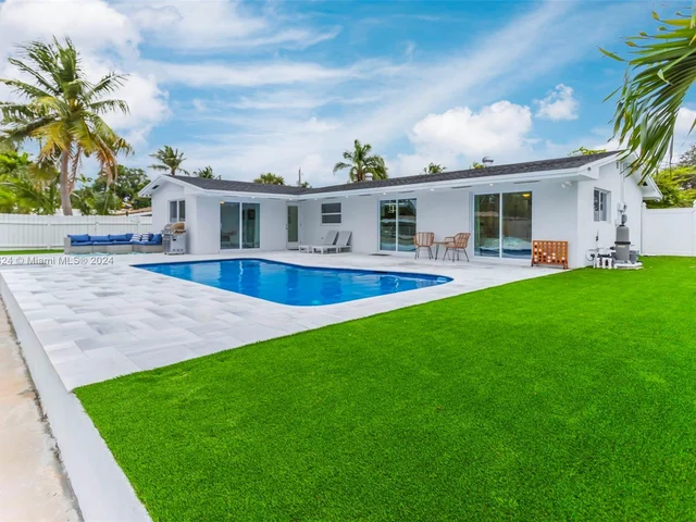 1731 SW 3 Avenue, Pompano Beach FL 33060