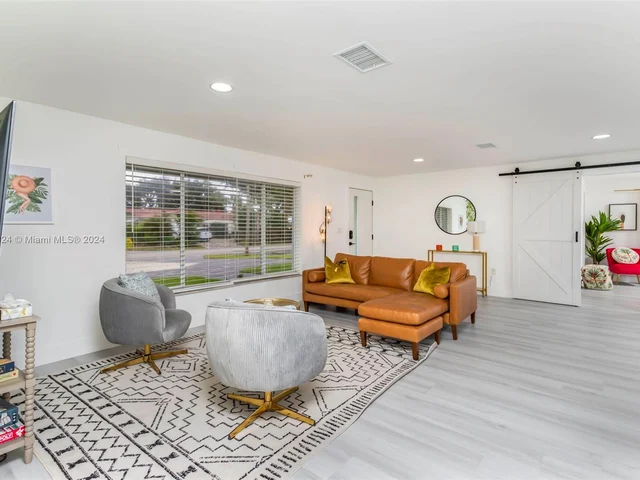 1731 SW 3 Avenue, Pompano Beach FL 33060