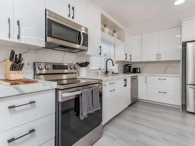 1731 SW 3 Avenue, Pompano Beach FL 33060