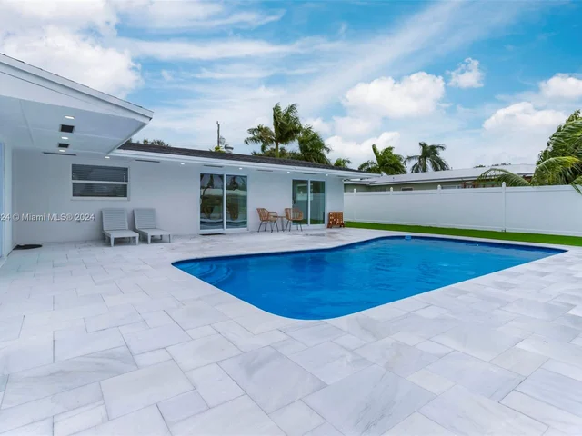 1731 SW 3 Avenue, Pompano Beach FL 33060