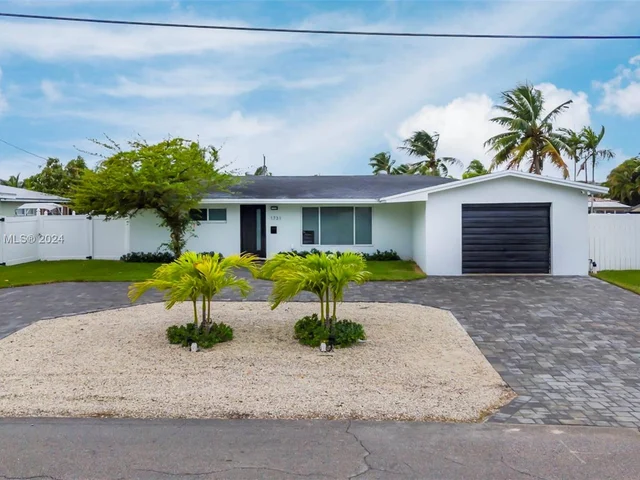1731 SW 3 Avenue, Pompano Beach FL 33060