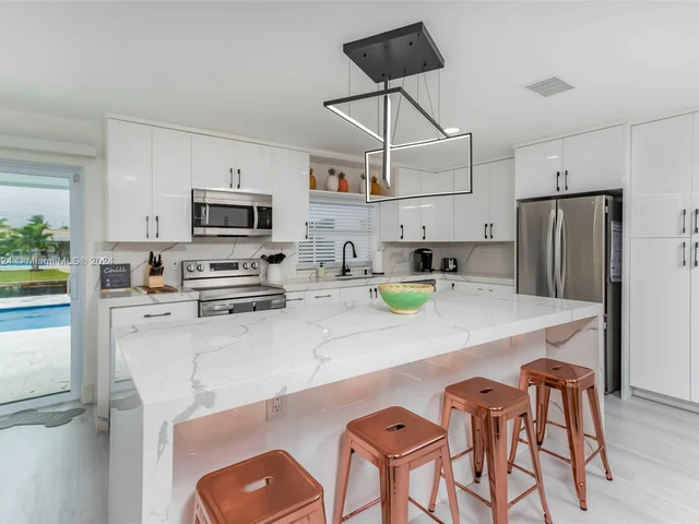 1731 SW 3 Avenue, Pompano Beach FL 33060