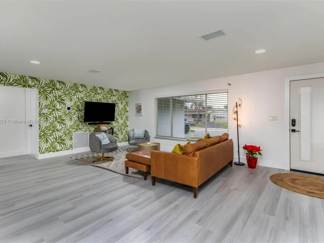 1731 SW 3 Avenue, Pompano Beach FL 33060