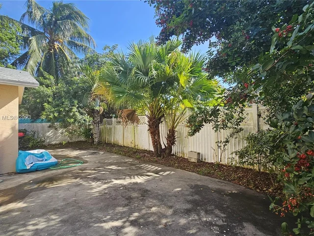 2408 Raleigh St, Hollywood FL 33020