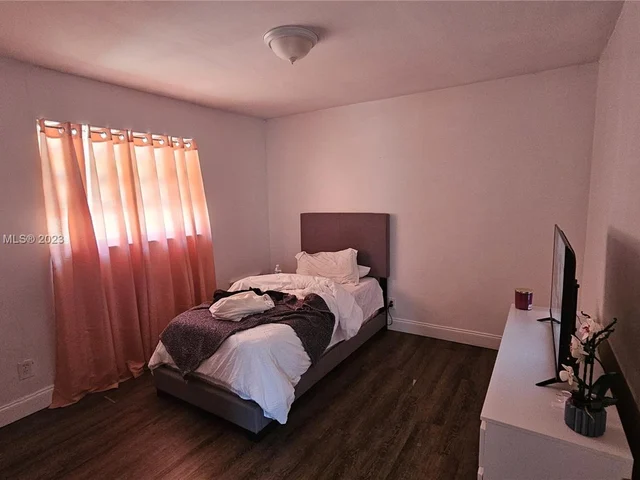 2408 Raleigh St, Hollywood FL 33020