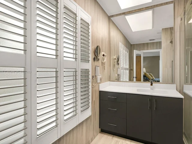 2450 SW 102nd Pl, Miami FL 33165