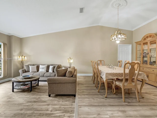 2450 SW 102nd Pl, Miami FL 33165