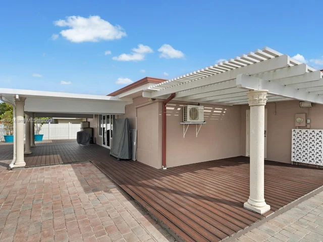 2450 SW 102nd Pl, Miami FL 33165