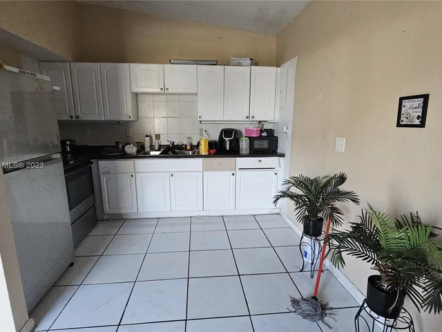 3250 NW 4th St, Lauderhill FL 33311