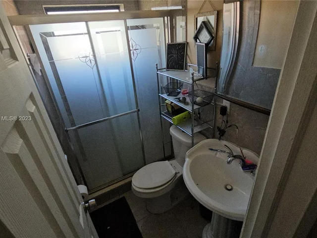 3250 NW 4th St, Lauderhill FL 33311