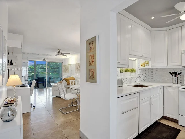 3530 NW 52nd Ave # 409, Lauderdale Lakes FL 33319