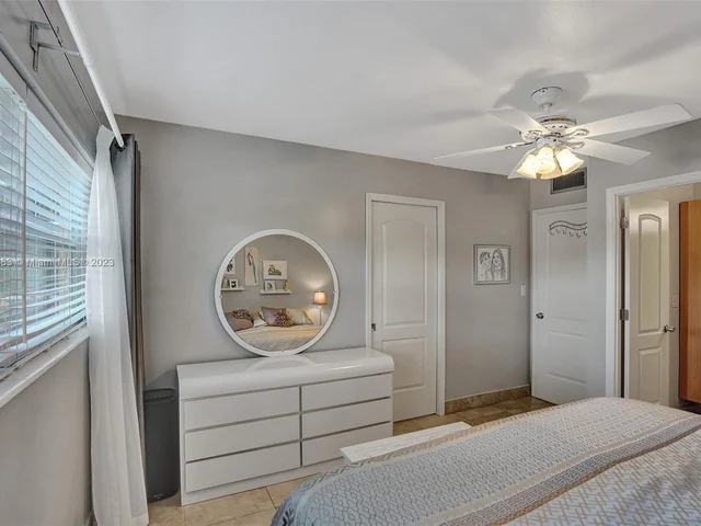 3530 NW 52nd Ave # 409, Lauderdale Lakes FL 33319