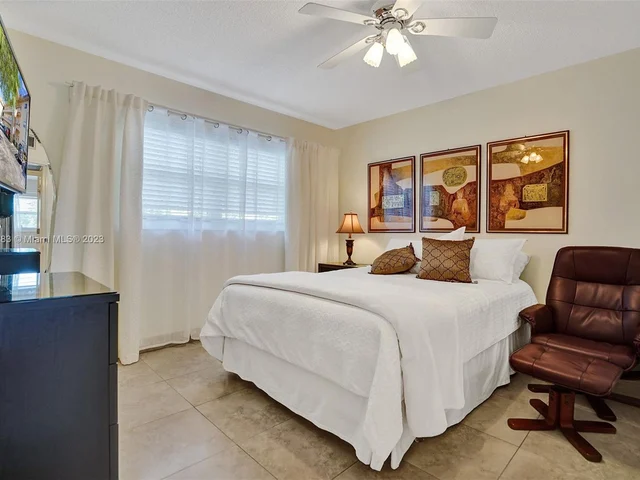 3530 NW 52nd Ave # 409, Lauderdale Lakes FL 33319