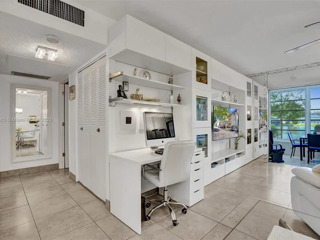 3530 NW 52nd Ave # 409, Lauderdale Lakes FL 33319