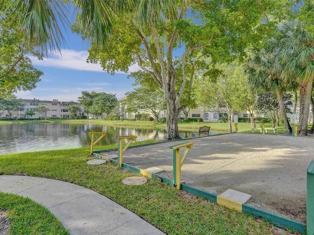 3530 NW 52nd Ave # 409, Lauderdale Lakes FL 33319