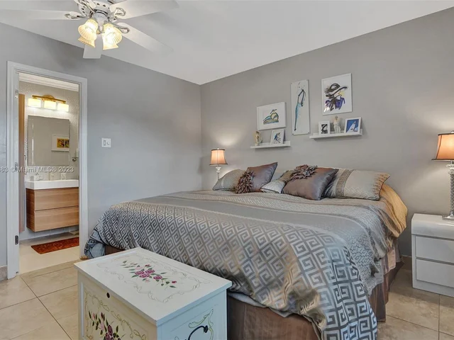 3530 NW 52nd Ave # 409, Lauderdale Lakes FL 33319