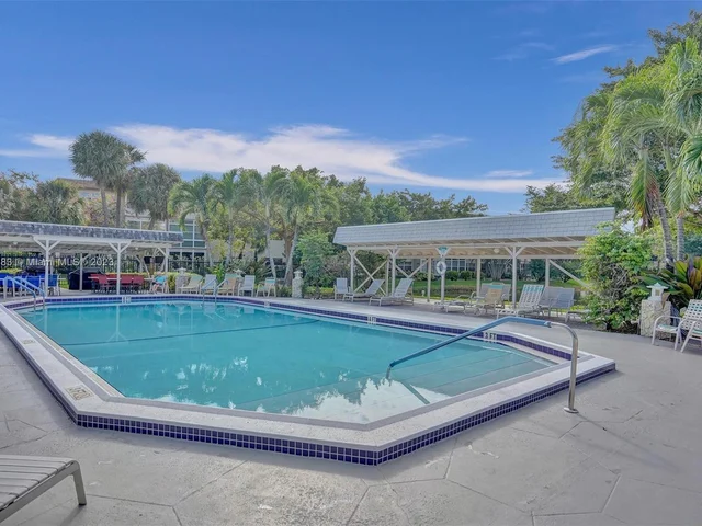 3530 NW 52nd Ave # 409, Lauderdale Lakes FL 33319