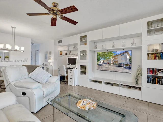 3530 NW 52nd Ave # 409, Lauderdale Lakes FL 33319