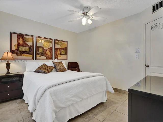 3530 NW 52nd Ave # 409, Lauderdale Lakes FL 33319