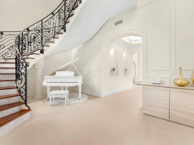 3380 NE 170th St, North Miami Beach FL 33160