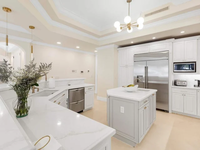 3380 NE 170th St, North Miami Beach FL 33160