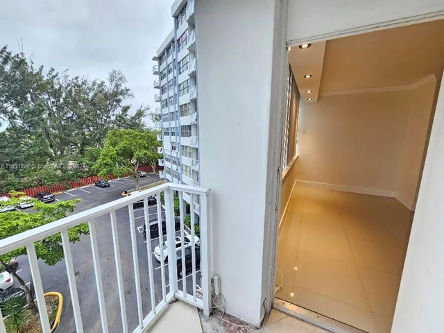 1300 NE Miami Gardens Dr # 503E, Miami FL 33179