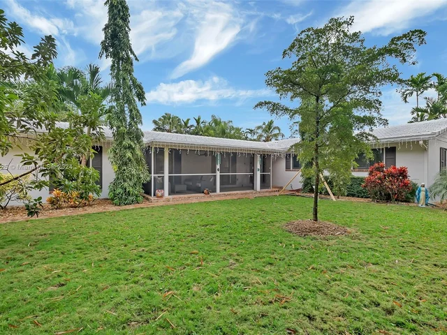 8845 SW 161st St, Palmetto Bay FL 33157