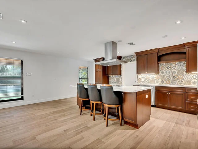 8845 SW 161st St, Palmetto Bay FL 33157