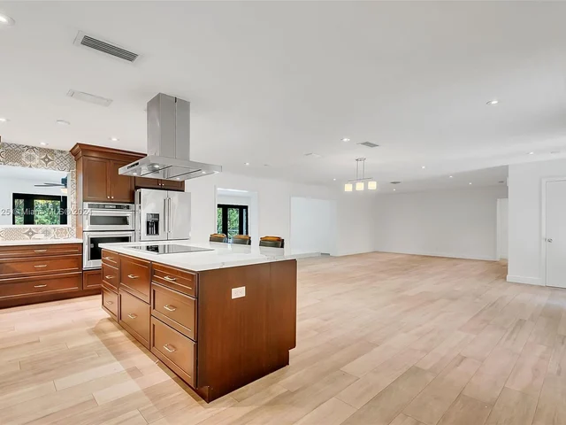 8845 SW 161st St, Palmetto Bay FL 33157