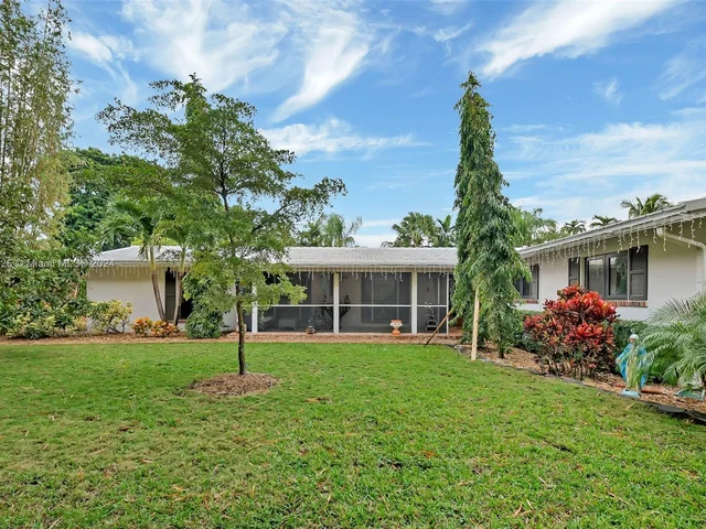 8845 SW 161st St, Palmetto Bay FL 33157