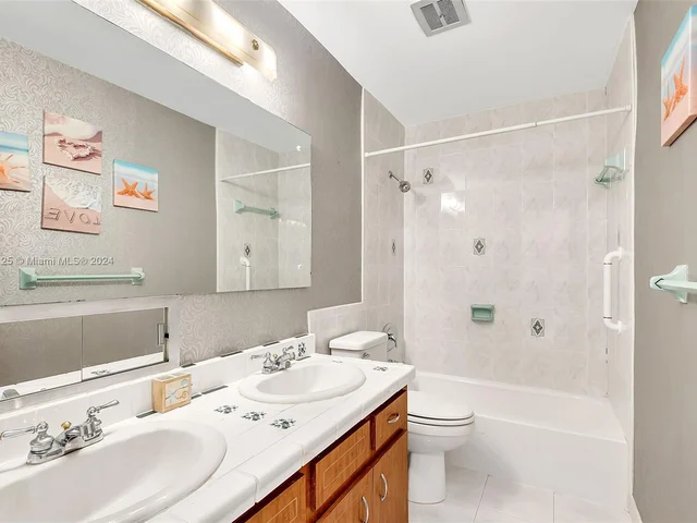 8845 SW 161st St, Palmetto Bay FL 33157