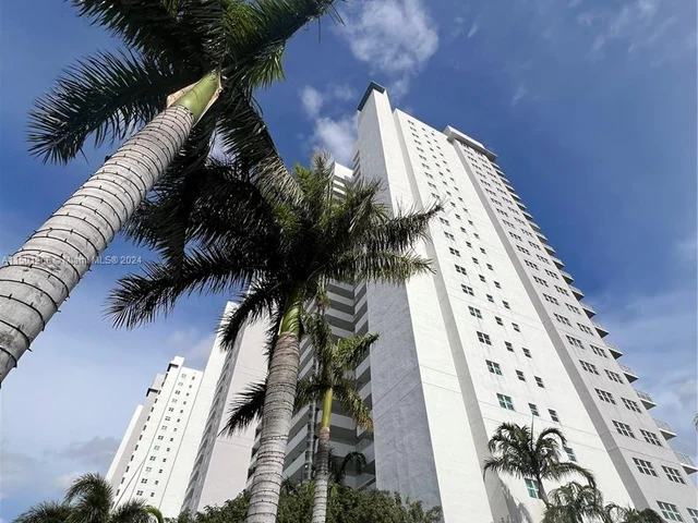 15051 Royal Oaks Ln # 103, North Miami FL 33181