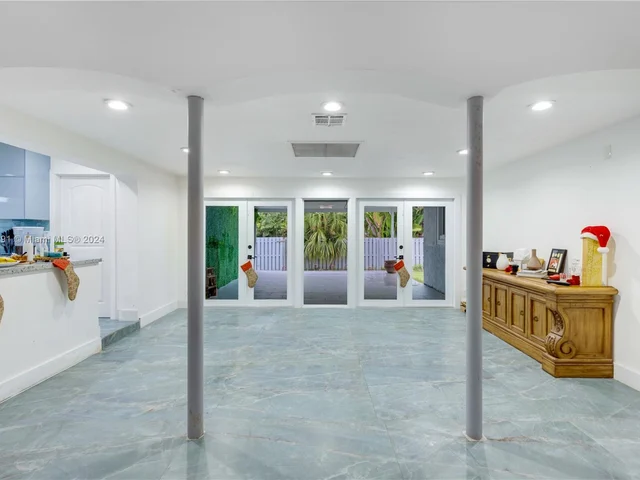 1101 Van Buren St, Hollywood FL 33019