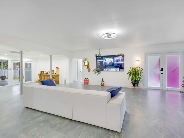 1101 Van Buren St, Hollywood FL 33019