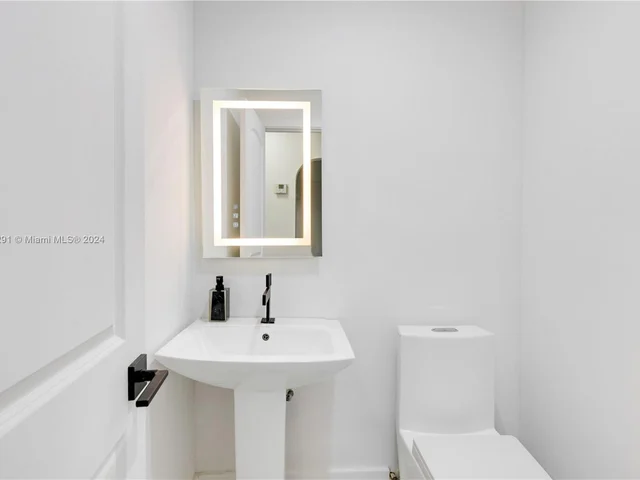 1101 Van Buren St, Hollywood FL 33019