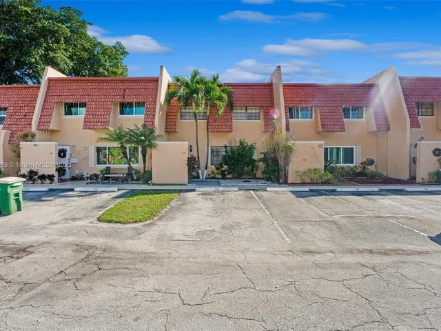 12 Meacham Ln # 12, Tamarac FL 33319