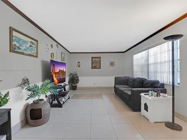 12 Meacham Ln # 12, Tamarac FL 33319