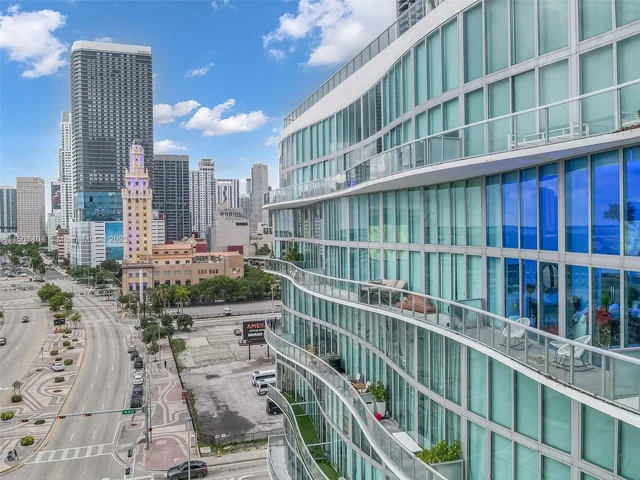 888 Biscayne Blvd # 905, Miami FL 33132