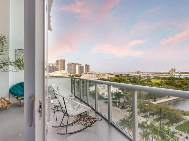 888 Biscayne Blvd # 905, Miami FL 33132