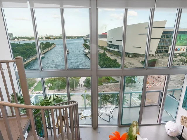 888 Biscayne Blvd # 905, Miami FL 33132