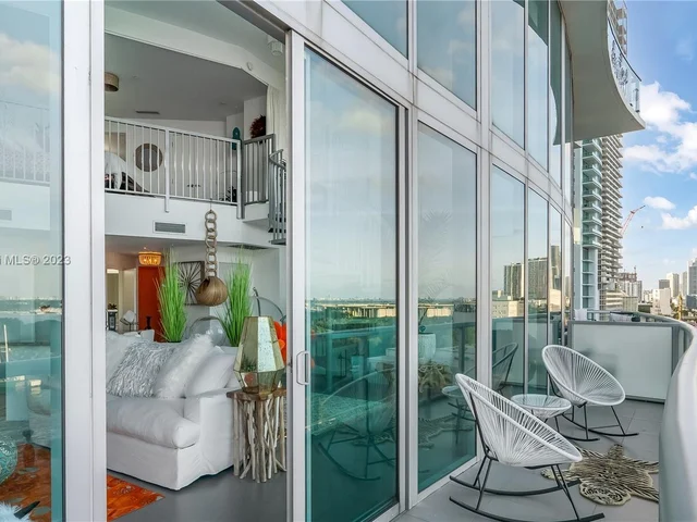 888 Biscayne Blvd # 905, Miami FL 33132