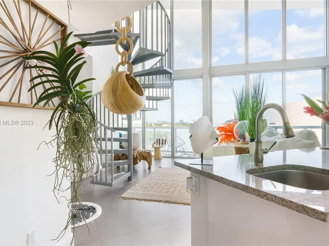 888 Biscayne Blvd # 905, Miami FL 33132