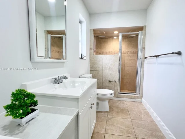 5883 NW 13th St, Sunrise FL 33313