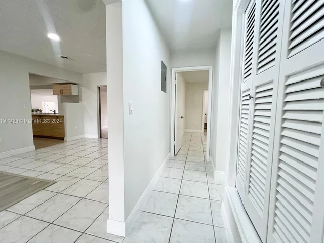 5883 NW 13th St, Sunrise FL 33313