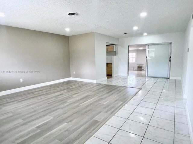 5883 NW 13th St, Sunrise FL 33313