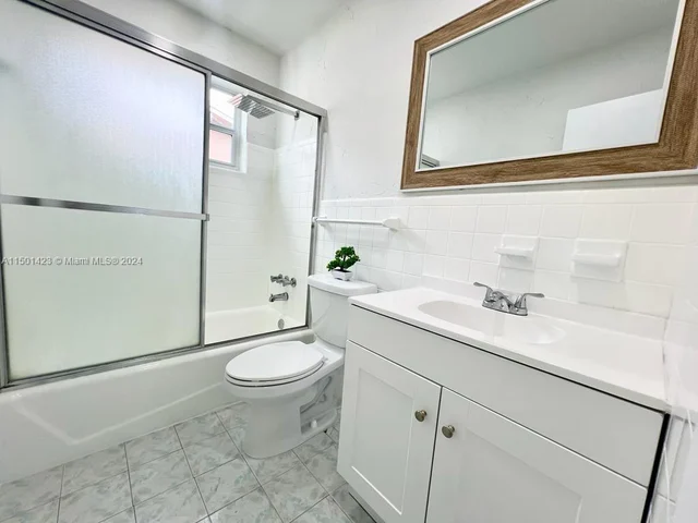 5883 NW 13th St, Sunrise FL 33313