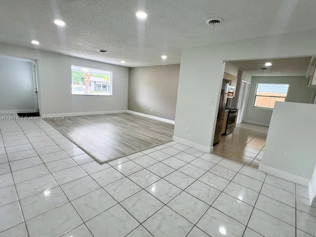 5883 NW 13th St, Sunrise FL 33313