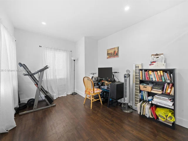 923 SW 13th Ct, Miami FL 33135