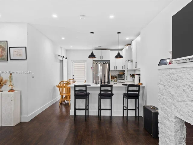 923 SW 13th Ct, Miami FL 33135