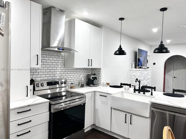 923 SW 13th Ct, Miami FL 33135